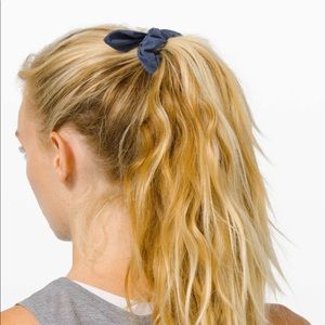 Lululemon uplifting scrunchy